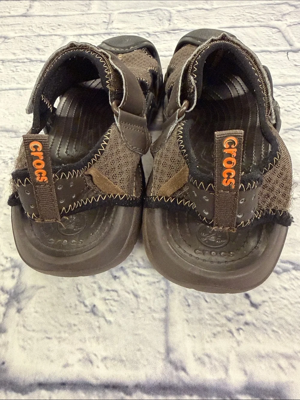 CROCS sz. 8 Swiftwater Mesh Deck Sandals Brown and Black Closed-Toe Water Shoes.
